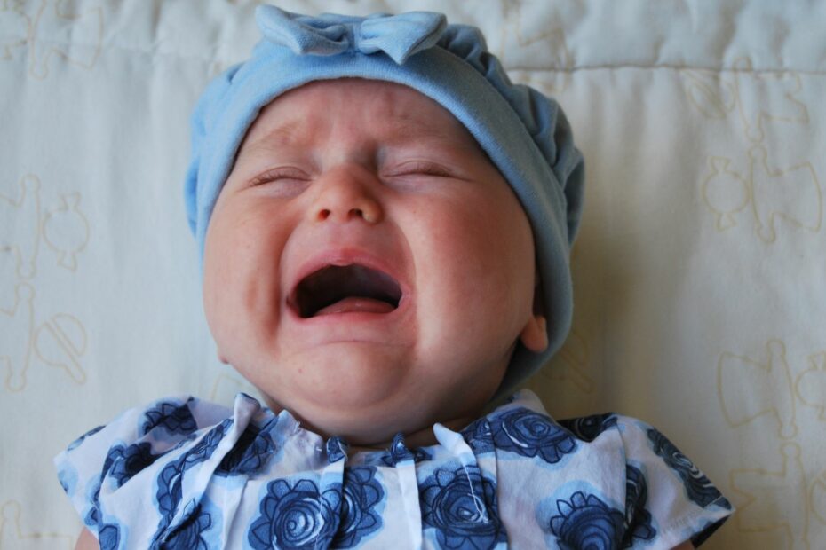 dlaczego niemowlę jest głodne płacze płacz dziecka